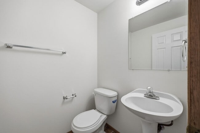 Building Photo - 3 bedroom 1.5 bathroom 2 story duplex in Lacey - North Thurston School District.