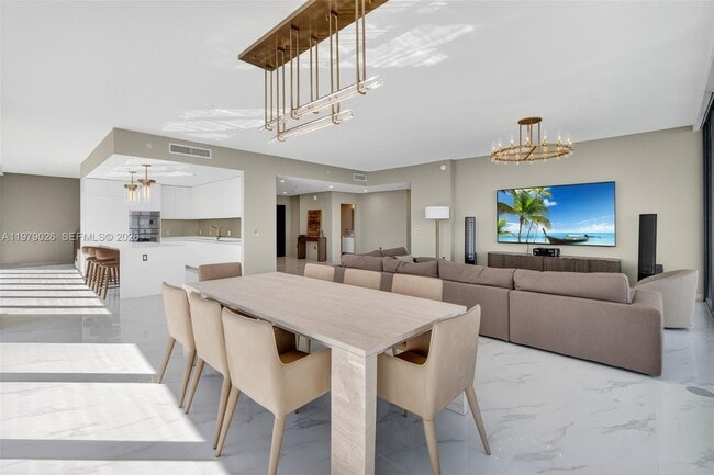 Building Photo - 700 NE 24th St