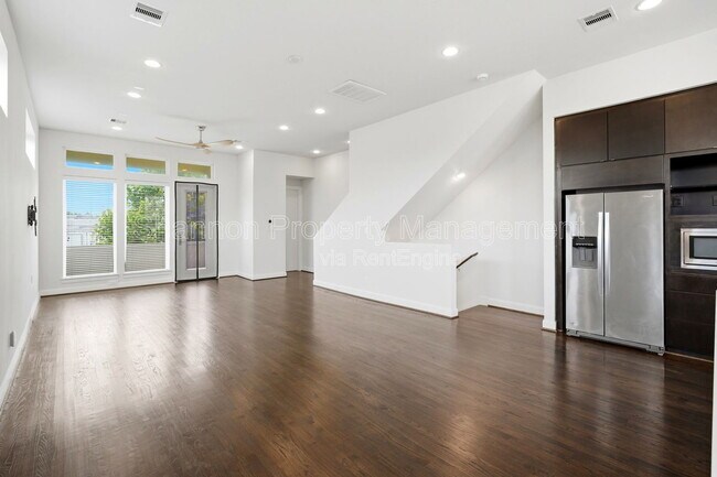 Building Photo - 3131 Leeland St