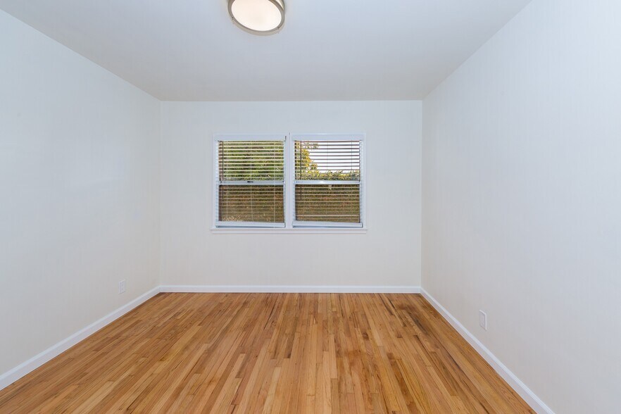 Building Photo - 2232 S Carmelina Ave