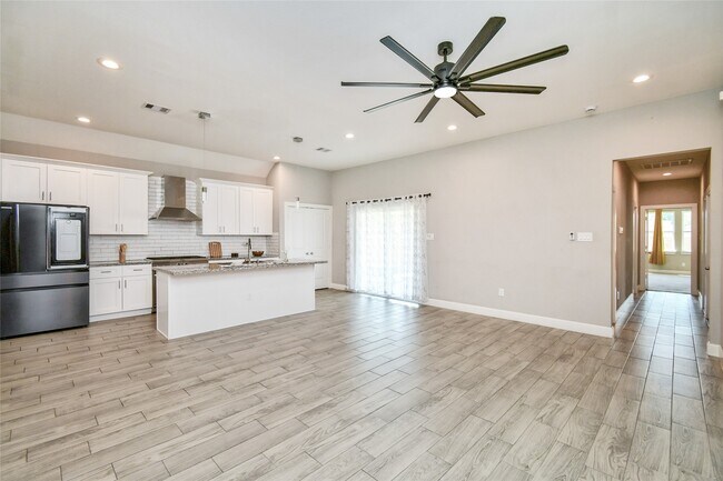 Building Photo - 1507 5th St