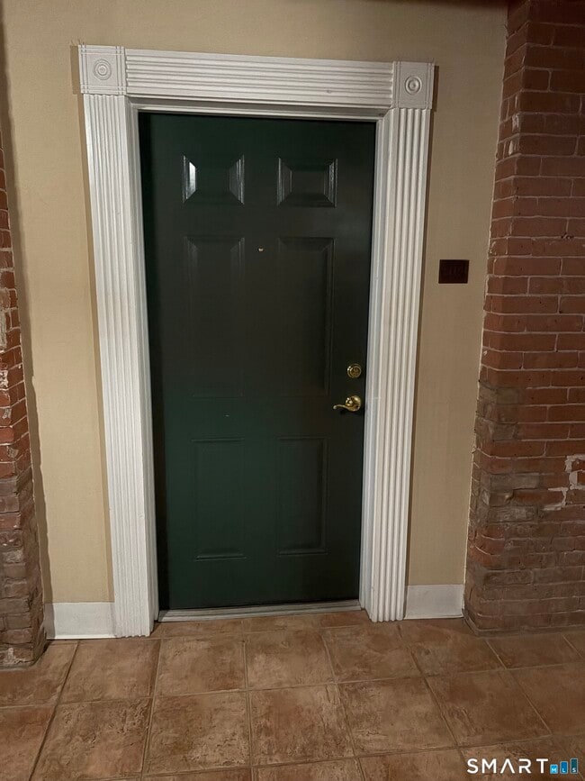 Building Photo - 145 Canal St E