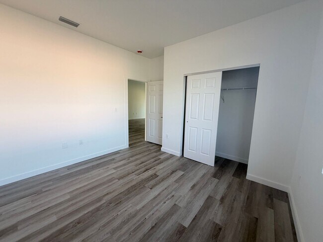 Building Photo - 5064-5066 Jones Dr