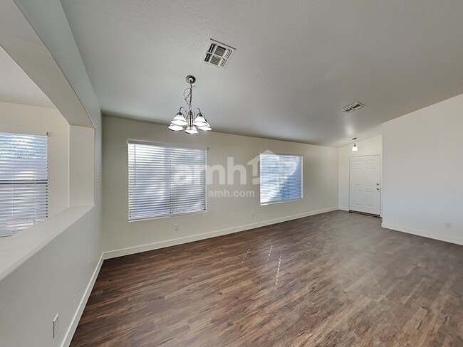 Building Photo - 2637 S 63rd Dr