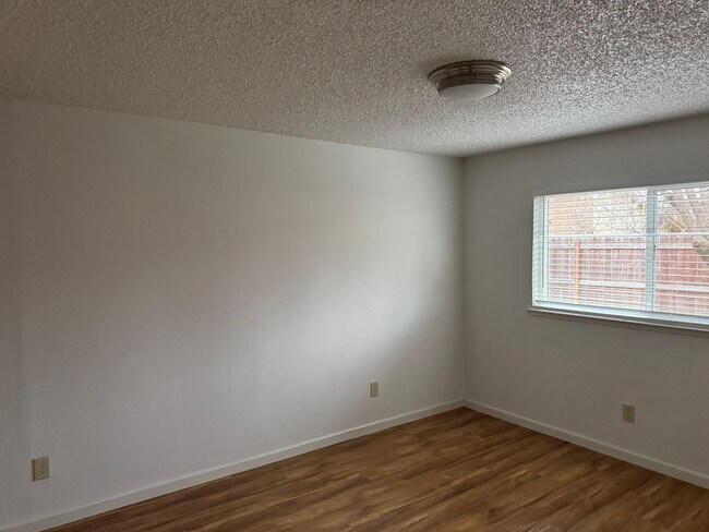 Building Photo - 4014-4016 Tresler Avenue