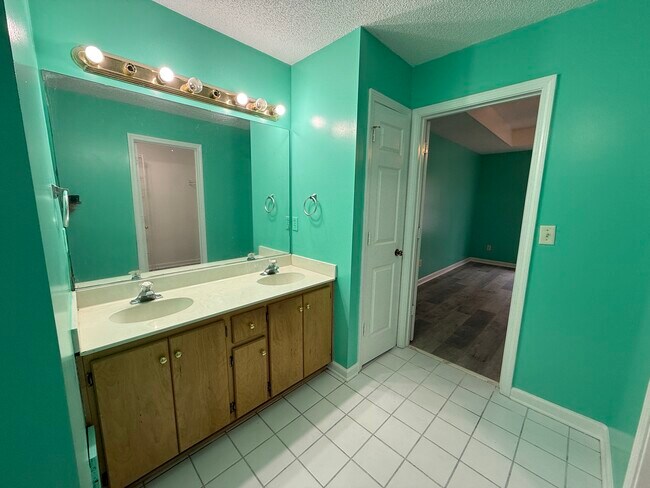 Building Photo - 109 Drew Cir