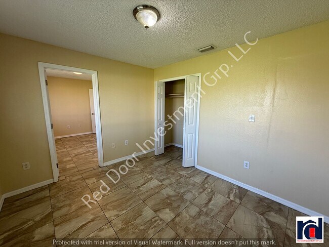 Building Photo - 3/1 Apartment in Deland - Close to Hontoon...