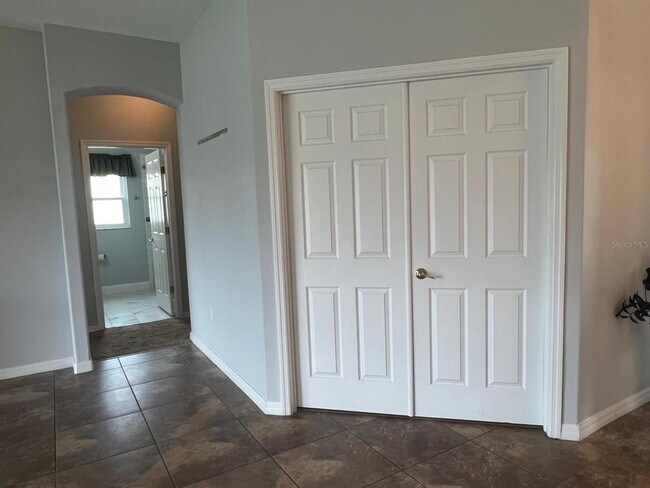 Building Photo - 3535 Somerset Cir