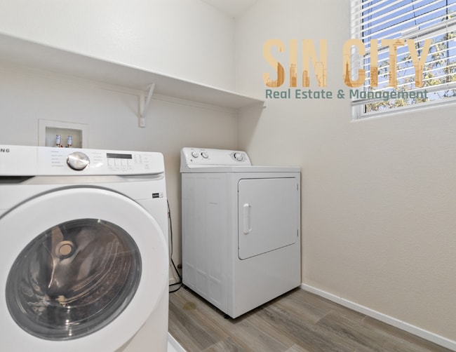 Building Photo - Beautiful 3-Bedroom, 2.5-Bath Two-Story Ho...