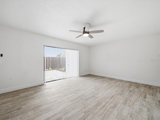 Building Photo - 15446 E Pond Woods Dr