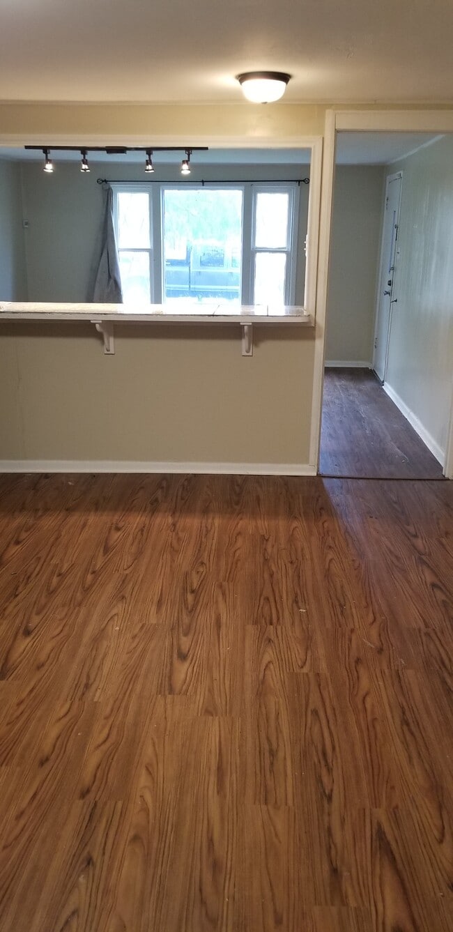 Building Photo - 1117 E Nettie Ave