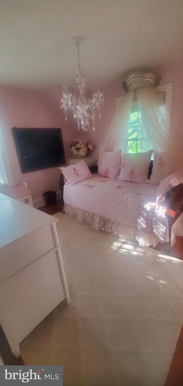 Building Photo - 127 S Warner St