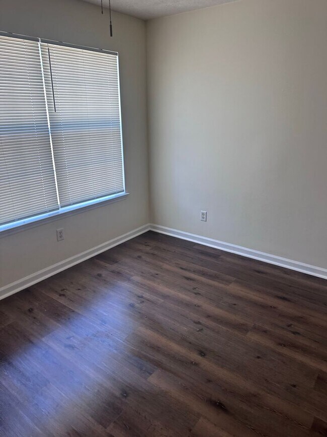 Building Photo - 108 N Gray Ave