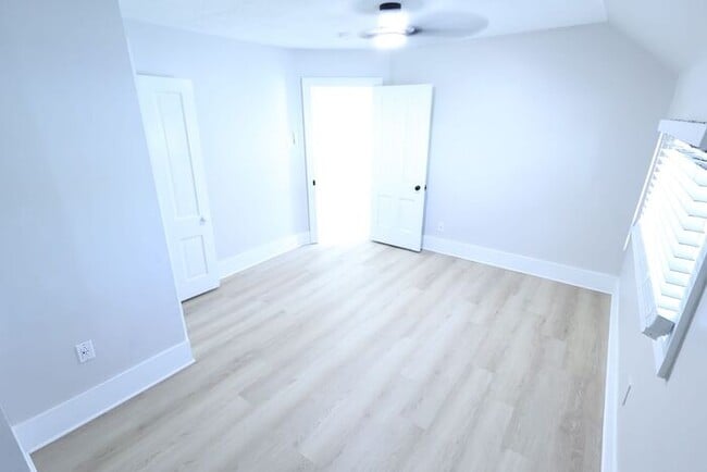 Building Photo - 570 Dayton St