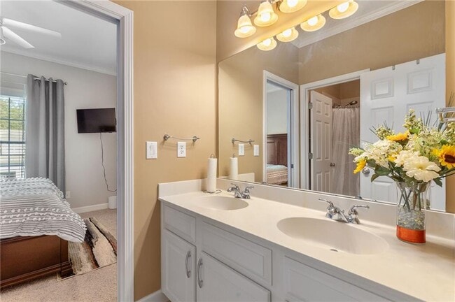 Building Photo - 1005 Regal Hills Ln