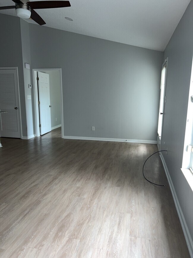 Building Photo - 1 Bedroom 1 Bathroom Condo