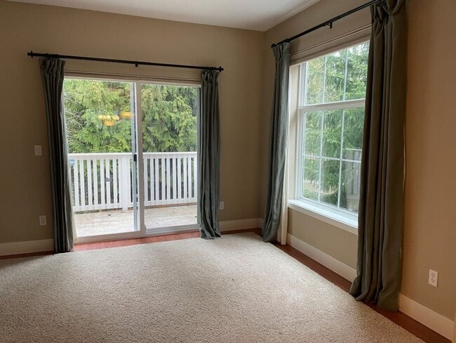 Building Photo - Stunning End Unit Townhome in desirable Redmond Ridge neighborhood; 2BD/2BA