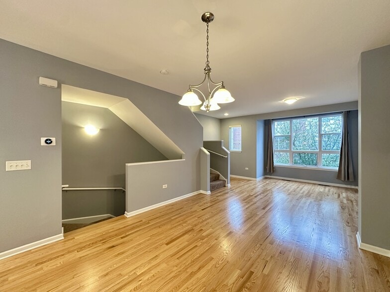 Building Photo - 3224 N Kilbourn Ave
