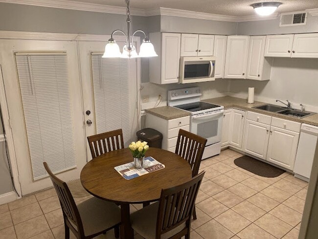 Building Photo - West Florence FURNISHED CONDO 2201 W. Jody...