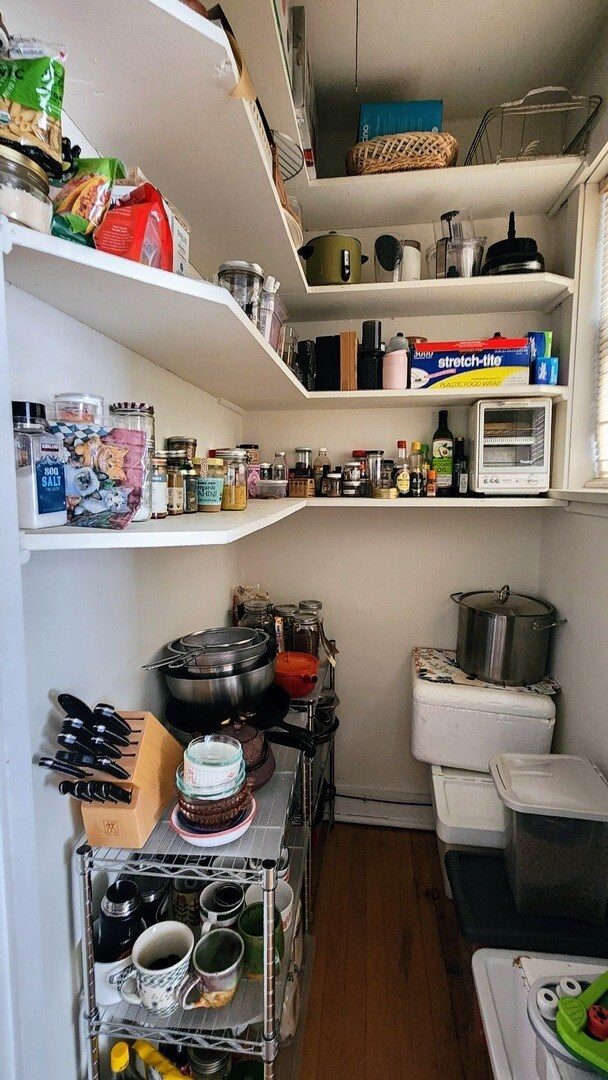 Building Photo - 1919 W Berteau Ave