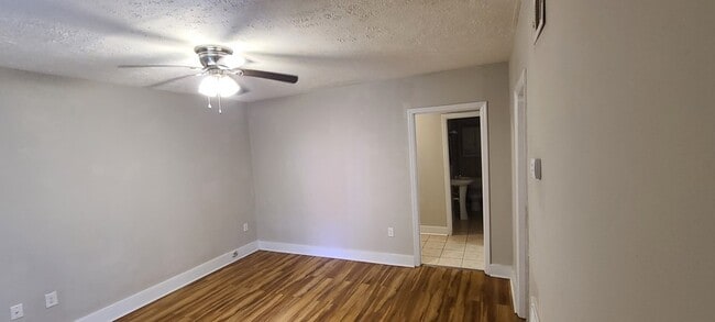 Building Photo - 710 Jefferson Dr