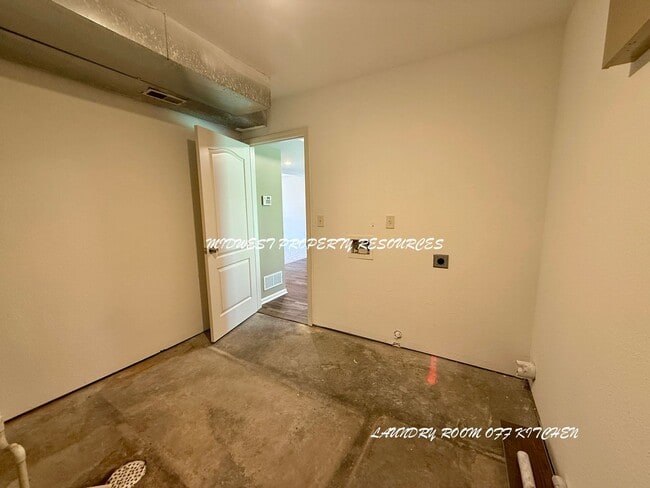 Building Photo - 2 Story Freshly Updated Duplex in Raytown