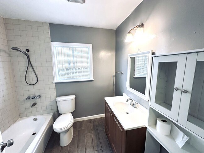 Building Photo - 574 Duboce Ave