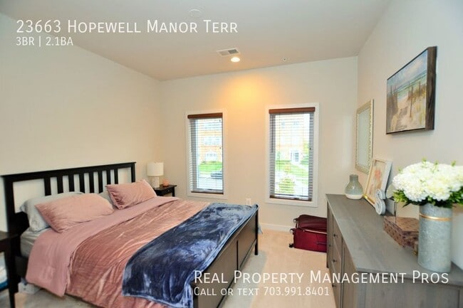 Building Photo - 23663 Hopewell Manor Terrace