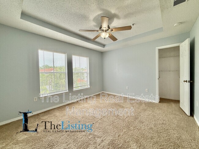 Building Photo - 18001 Richmond Pl Dr