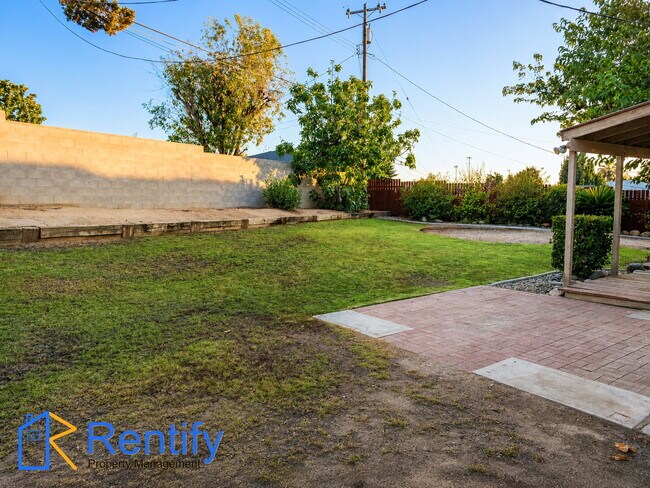 Building Photo - Charming 3bed/2bath Rustic Mid-Century Home