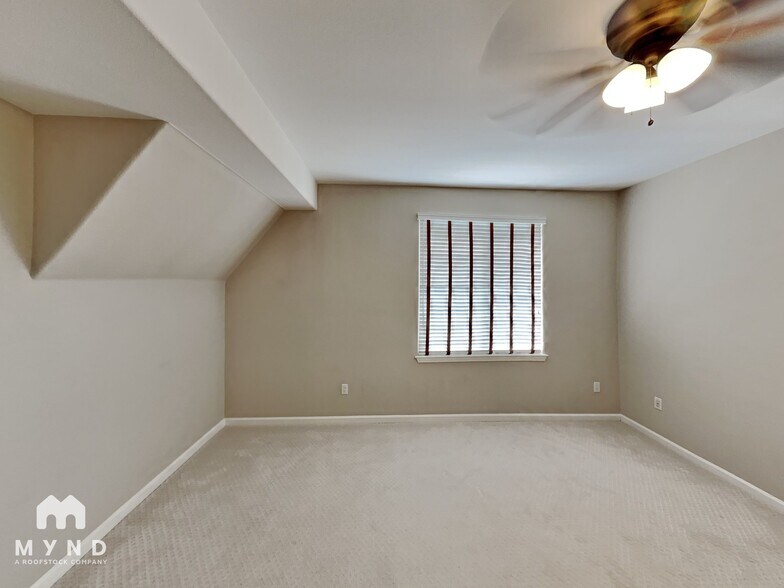 Building Photo - 906 Cole Pl