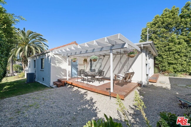 Building Photo - 962 S Plymouth Blvd