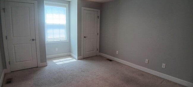 Building Photo - Heron's Landing 4 BD/ 3BTH Available May 14th