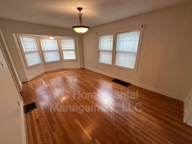 Building Photo - 5119 Grand Ave