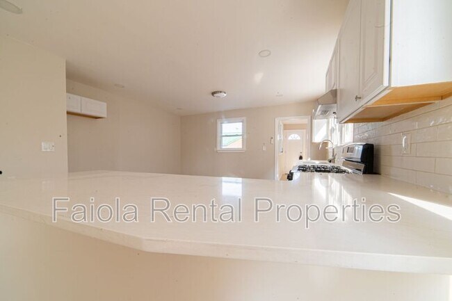 Building Photo - 115 N Delancy Pl