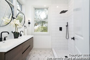 Building Photo - 419 N Mesquite St