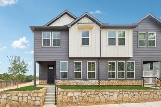 Building Photo - 631 Canvas Ave