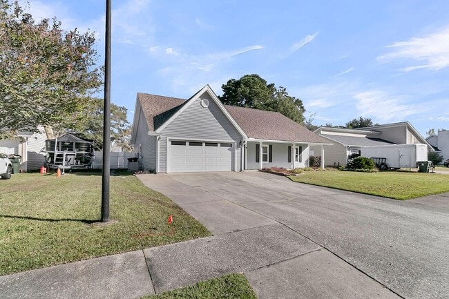 Building Photo - 111 Hopper Dr