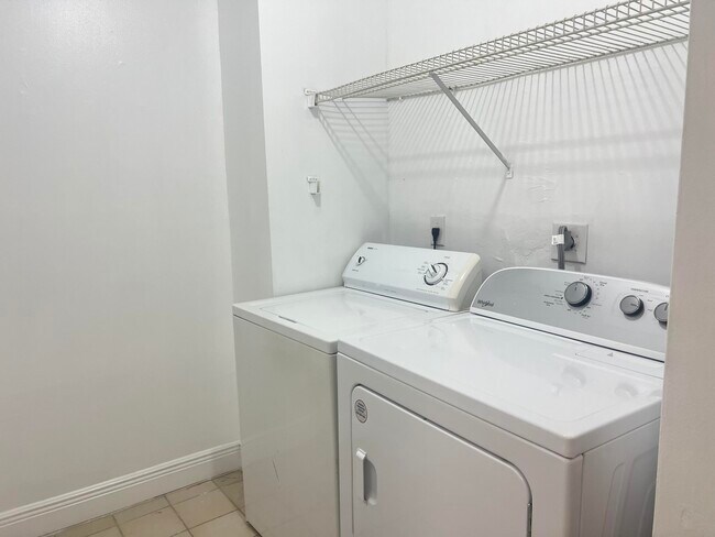 Building Photo - 12398 Westhampton Cir