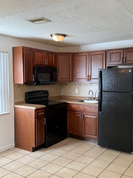 Building Photo - 5972 NW 19th St