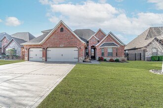 Building Photo - Brick Home in Rogers!