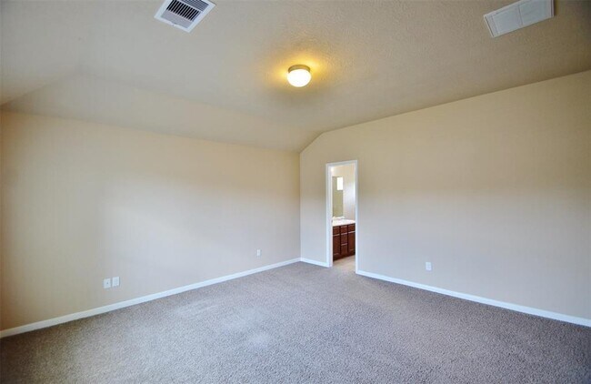 Building Photo - 5015 Willow Point Dr