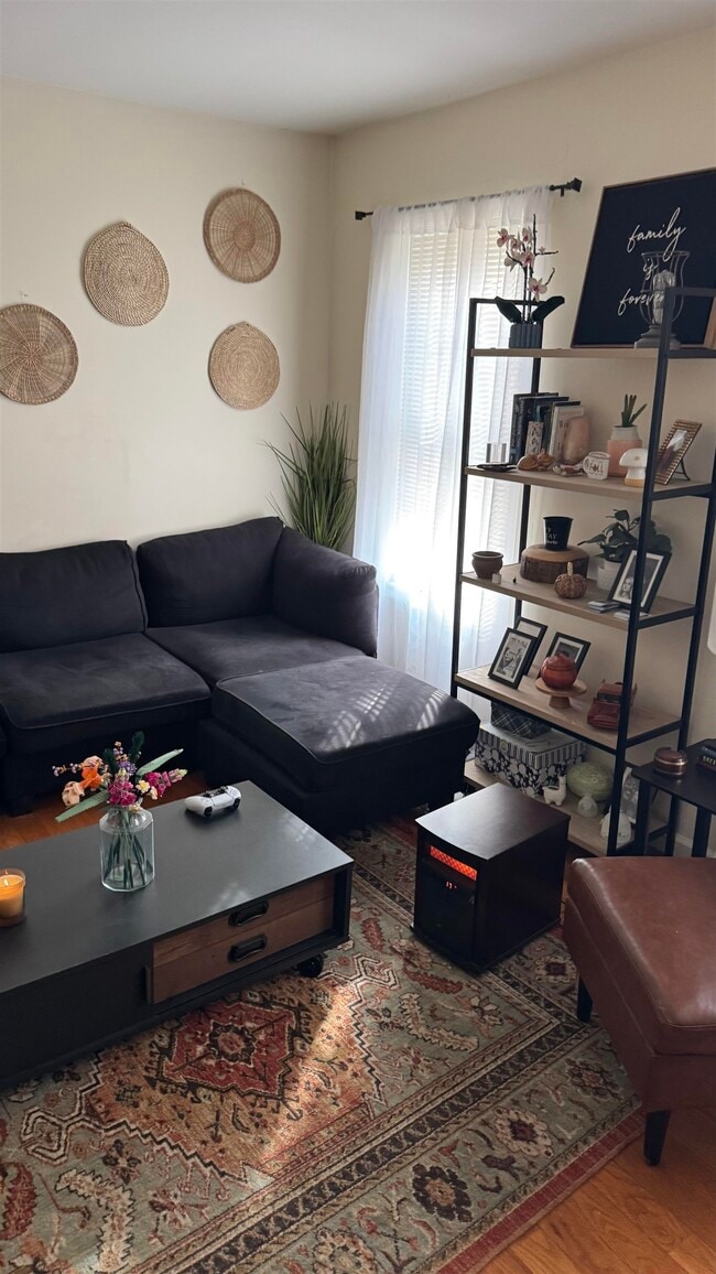 Building Photo - 40 Willow St