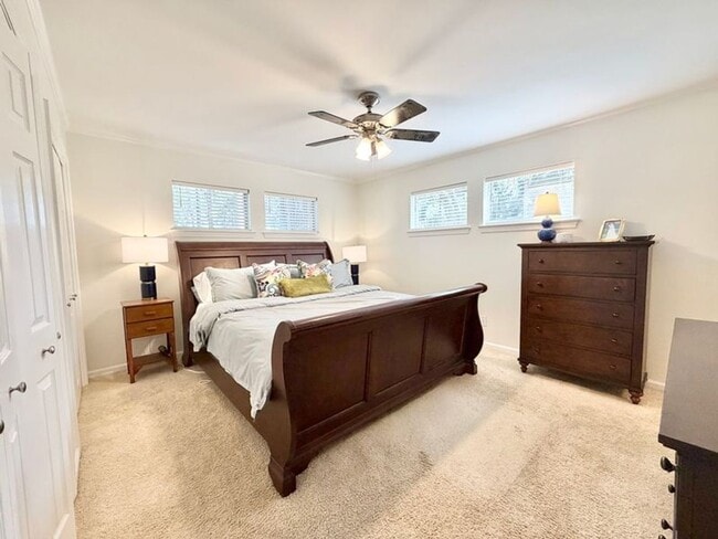 Building Photo - 490 Strathy Hall Dr
