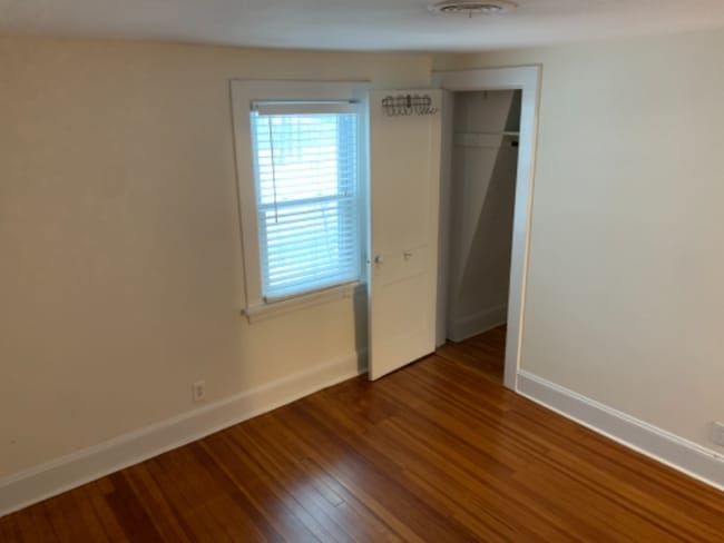 Building Photo - 84 Woodbury Rd