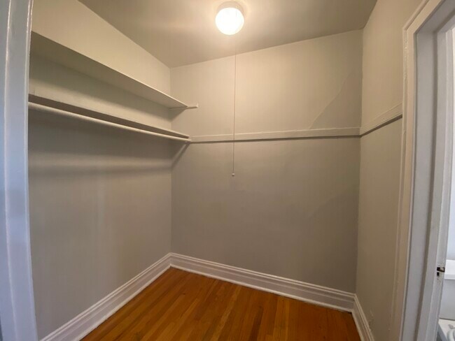 Building Photo - 1525 W Estes Ave