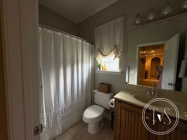 Building Photo - SUMMER MOVE-IN SPECIAL: $350 OFF 1st MONTH...