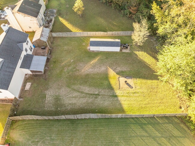 Building Photo - 200 Bridlewood Dr