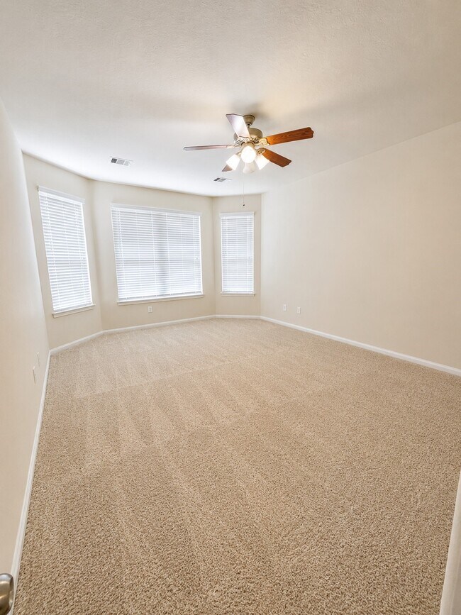 Building Photo - 24907 Diamond Ranch Dr
