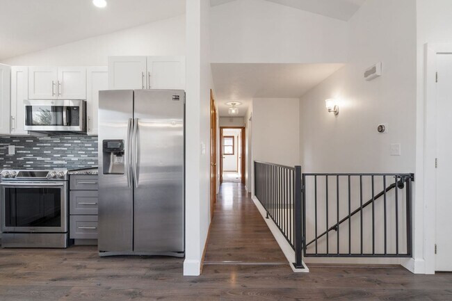 Building Photo - Spacious 4 Bed, 3 Bath Home | Central Vall...